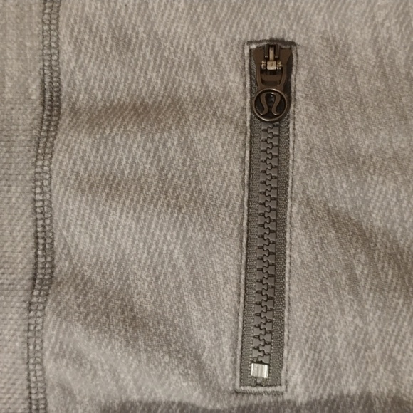 lululemon athletica Tea Lounge Crop Joggers. Womens size 6. Heather Gray color. - Picture 3 of 15